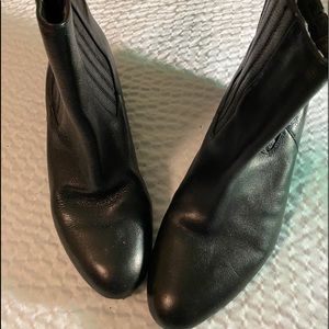 Nine West Black Short pull on Boots Size 8